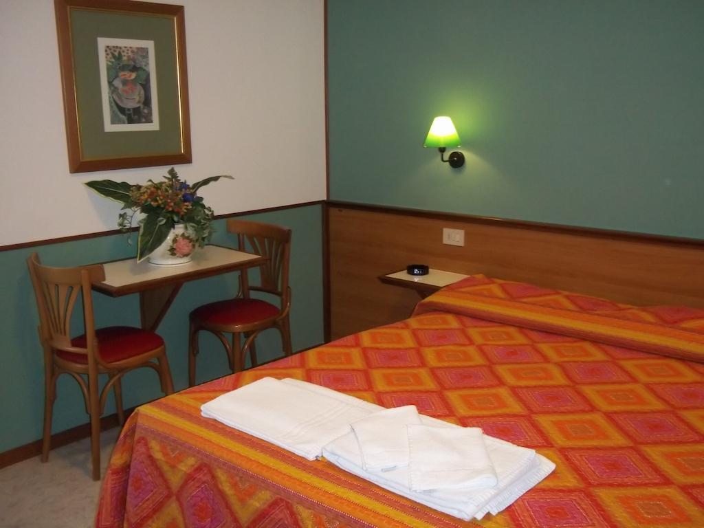Villa Romana Lignano Sabbiadoro Pokój zdjęcie